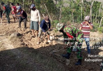 Pembersihan jalan wilayah desa binaan 