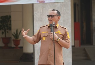 Wali Kota Cilegon Helldy Agustian saat memberikan motivasi ASN di apel pagi, Senin (4/9)