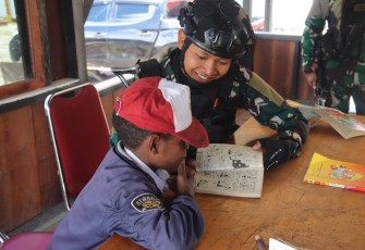 Antusias anak-anak belajar di taman bacaan