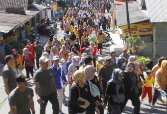 Jalan sehat di Kecamatan Bendungan 