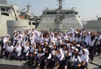 Program Warship Tour Kolinlamil Pelajar SMA Laboratorium Percontohan Bandung, Rabu (27/9)