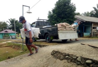 Material TMMD Kodim 0408/BS Desa Kembang Ayun Terus Berdatangan 