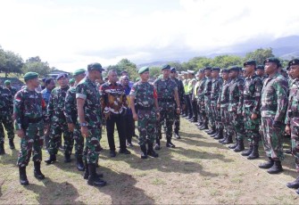 Danrem 172/PWY Brigjen TNI Dedi Hardono saat apel pasukan pengamanan VVIP, Kota Jayapura, Minggu (8/10)
