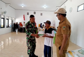 Penyaluran bantuan pangan pemerintah di wilayah desa binaan