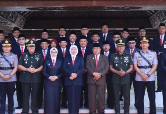 Walikota Blitar Santoso Ikut Dampingi Gubernur Khofifah Indar Parawansa Nyekar ke Makam Bung Karno Jelang HUT Jatim ke-78