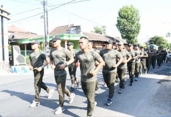 Olahraga lari jalanan prajurit Kodim Ponorogo 