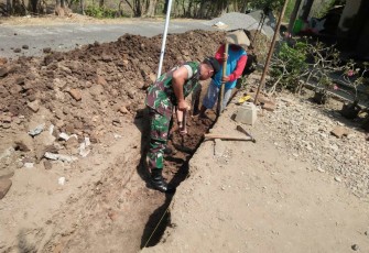 Bangun drainase di wilayah desa binaan 
