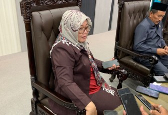 Wakil Ketua DPRD Kabupaten Blitar Susi Narulita Kumala Dewi Saat Dihubungi Awak Media di Kantor DPRD Kabupaten Blitar, Selasa 17 Oktober 2023.