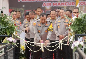 Irjen Pol Toni Harmanto saat meresmikan Semeru Walk di mapolda Jatim, Selasa (17/10)