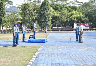 Upacara bendera prajurit Lanal Cilacap 