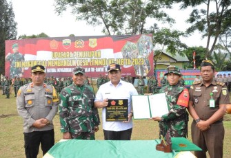Danrem 023/KS Kolonel Inf Lukman Hakim saat menutup TMMD ke 118 Kodim 0206/Dairi, Kamis (19/10)