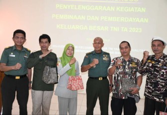 Pembinaan dan Pemberdayaan Keluarga Besar TNI di Kodim Ponorogo, Kamis (19/10)