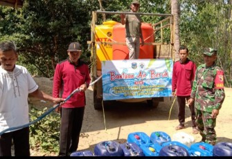 Penyaluran air bersih di wilayah desa binaan 