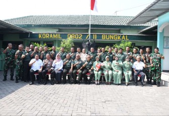 Dandim 0802/Ponorogo Letkol Inf Hirta Juni Adriansyah bersama jajaran Koramil 11/Bungkal, Rabu (25/10)