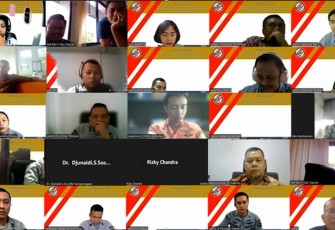 Bakamla RI melaksanakan seminar secara daring melalui Zoom 