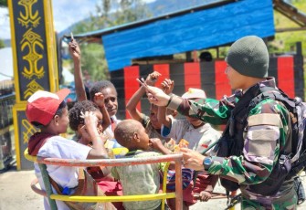 Cerianya anak-anak Intan Jaya di Play Ground Darma Putra, Sabtu (25/11)