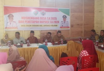 Musrenbang Desa Dolok Godan, Aiptu Maniur Galang Semangat Pembangunan 