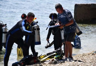 Peserta sertifikasi selam A2 POSSI tahun 2023 di Pulau Payung, Kepulauan Seribu, Kamis (30/11)