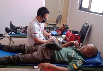 Donor darah prajurit Kodim 0601/Pandeglang, Selasa (12/12)