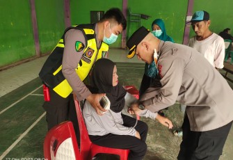 Polda Kalteng Gelar Bakti Kesehatan untuk Masyarakat Kuala Kuayan