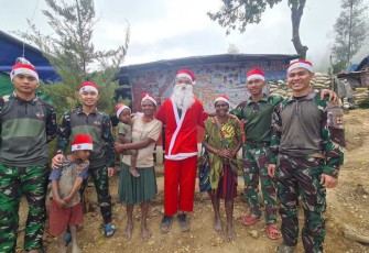 Santa Claus Yonif PR 330 Tri Dharma 