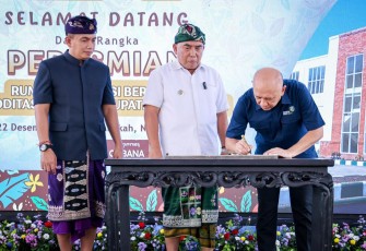 MenkopUKM Teten Masduki saat meresmikan RPB Kakao di Jembrana, Bali, Jum'at (22/12)