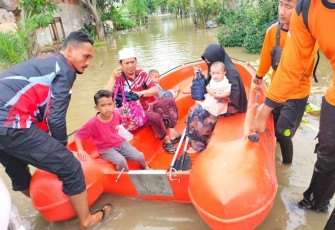 Evakuasi warga korban banjir di wilayah Kabupaten Aceh Utara 