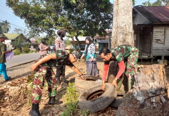 Pembersihan lingkungan di wilayah desa binaan 