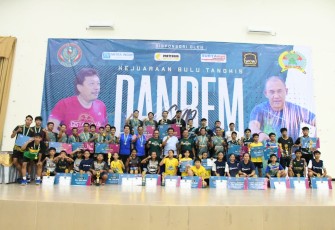 Penutupan Kejuaraan Bulu Tangkis Danrem 081/DSJ Cup