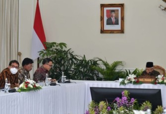 Wapres RI KH Ma'ruf Amin saat memimpin rapat di Jakarta, Kamis (12/1)