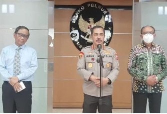 Kabareskrim Polri Komjen Agus Andrianto saat memberikan keterangan pers 