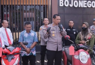 Kapolres Bojonegoro AKBP Rogib Triyanto saat memberikan keterangan pers 