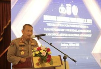 Kabid Humas Polda Jatim Kombes Dirmanto saat memberikan pemaparan 