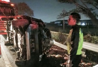 Laka lantas mobil terguling di tol Tangerang Merak