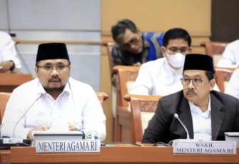 Menteri Agama Yaqut Cholil Qoumas bersama Wamenag Zainut Tauhid Sa'adi menghadiri Raker Komisi VIII DPR