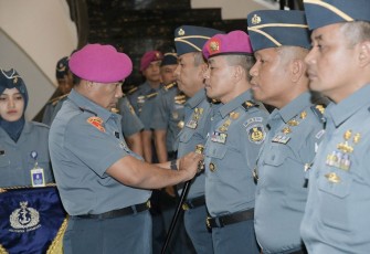 Gubernur AAL Mayjen TNI (Mar) Endi Supardi saat Sertijab pejabat dilingkungan AAL