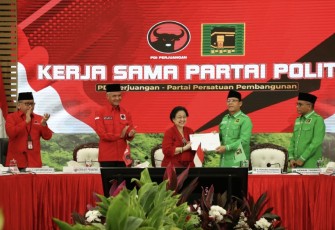 Megawati saat menerima hasil Rapimnas PPP