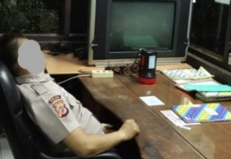 AN (40) ditemukan meninggal dunia saat jaga di pos 