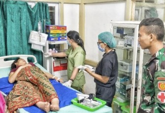 Prada Siboro membantu evakuasi ibu hendak melahirkan 
