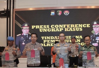 Kapolres Ponorogo AKBP Wimboko saat memberikan keterangan pers, Kamis (6/7)