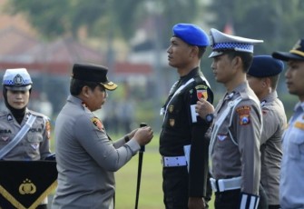 Kapolda Jatim Irjen Pol Toni Harmanto saat membuka operasi patuh Semeru 2023 di Surabaya, Senin (10/7)