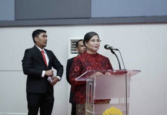 Dr. Ir. Zanariah, M.Si saat sidang promosi Doktor bidang Ilmu Administrasi Program Pasca Sarjana FIA UI, Depok Jawa Barat 