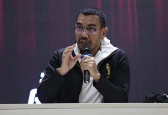 Arya Sinulingga anggota Exco PSSI saat memberikan keterangan pers di Jakarta, Kamis (10/8)