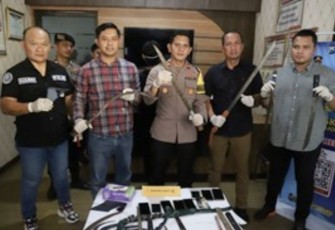 Wakapolres Mojokerto Kompol Afner Pangaribuan saat memberikan keterangan pers, Kamis (24/8)