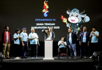 Pj Gubernur Jateng Nana Sudjana saat membuka Haornas Ke-40 tingkat Provinsi Jateng di GOR Pesantenan Kabupaten Pati, Sabtu (9/9)