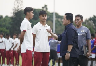 Ketum PSSI Erick Thohir saat memberikan motivasi pemain Tim U-17 di Jakarta, Sabtu (9/9)
