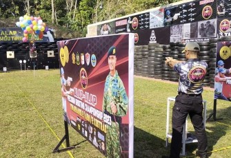 Danyonarhanud 2 Kostrad Letkol Arh Luthfi Novriadi saat membuka turnamen dengan one shot target, Jum'at (15/9)