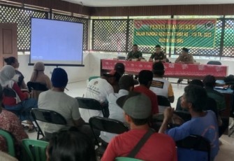 Penyuluhan hukum masyarakat di lokasi TMMD kampung Melati Jaya 