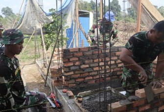 Pembangunan MCK warga di lokasi TMMD 