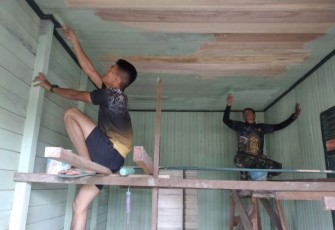 Pengecatan plafon RTLH 